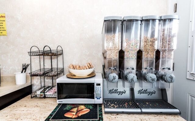 Niagara Parkway Court Motel