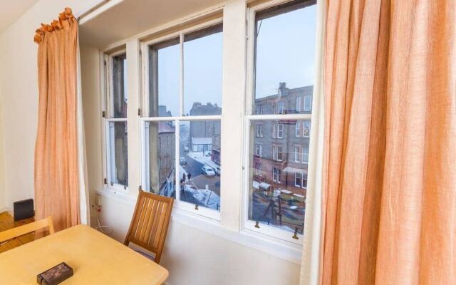 Charming and Spacious New Town Apartment