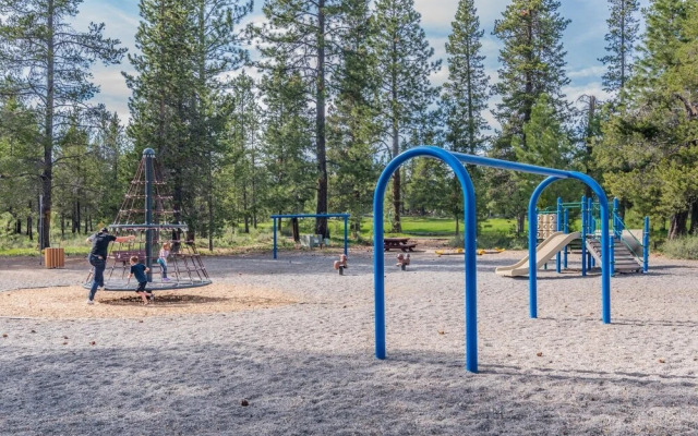 Meadow House #70 by Village Properties at Sunriver