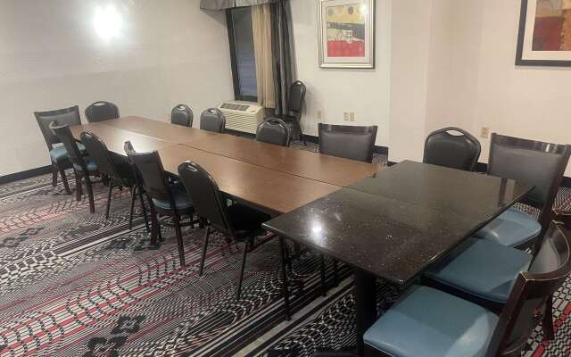 Days Inn by Wyndham Englewood Dayton Airport