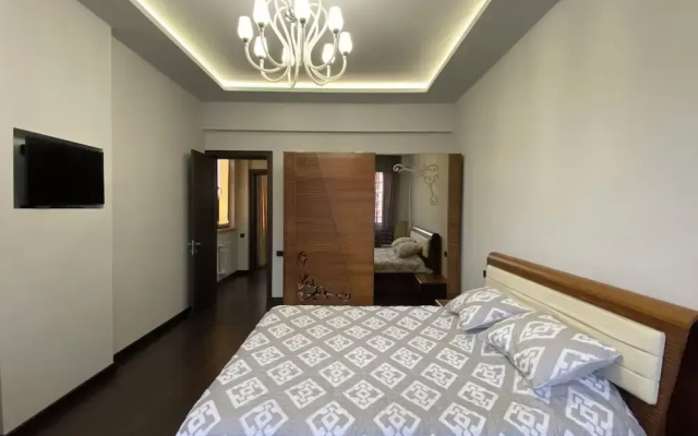 Apartment by Luxe Group TT666
