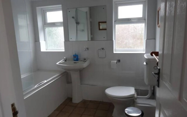 Beautiful 4 Bed House - Great Central Location - Wolverhampton