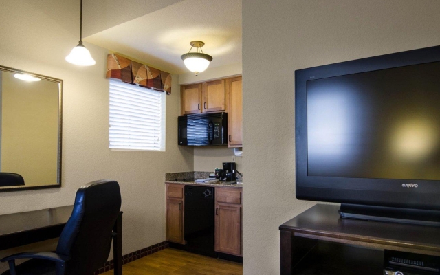 Comfort Suites