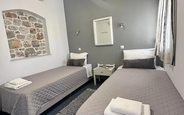 Elenis Studios & Apartments