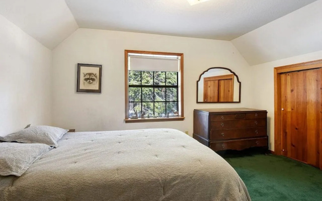 Relax Inn Close to Attractions Galore!