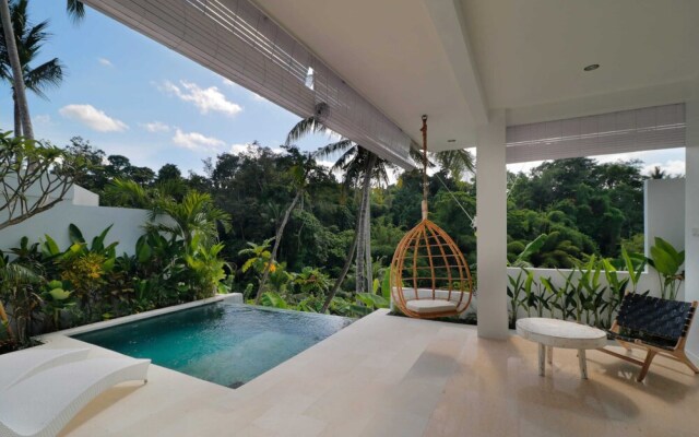 Limitless Jungle Villas Complex, 5 BR, Ubud With Staff