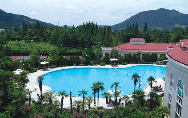 Sunny Holiday Resort