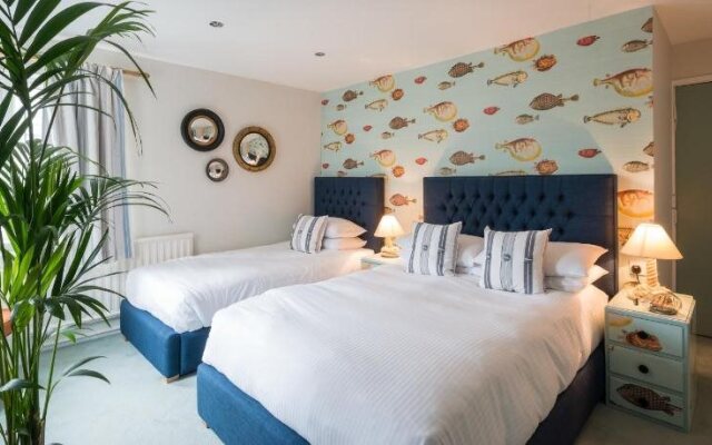 Port Gaverne Hotel