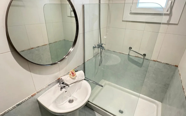 Ferran 32 in Roses With 4 Bedrooms and 2 Bathrooms