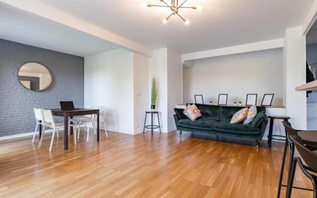 Design 3 bedrooms appartment, near Champs Elysees