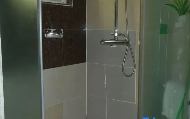 Wise Penny Suites and Spa