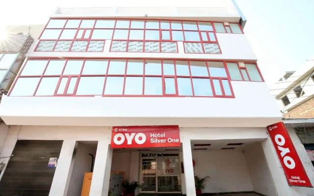 OYO 5785 Silver One