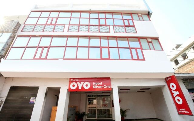 OYO 5785 Silver One