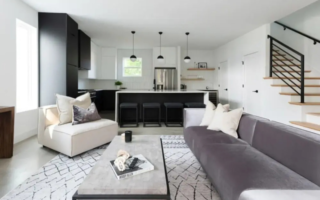 Modern DT Luxury - Rooftop City Views