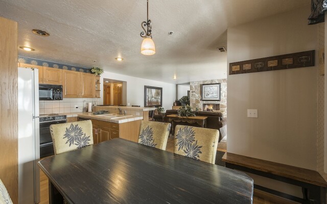 All Seasons Condominiums by All Seasons Resort Lodging