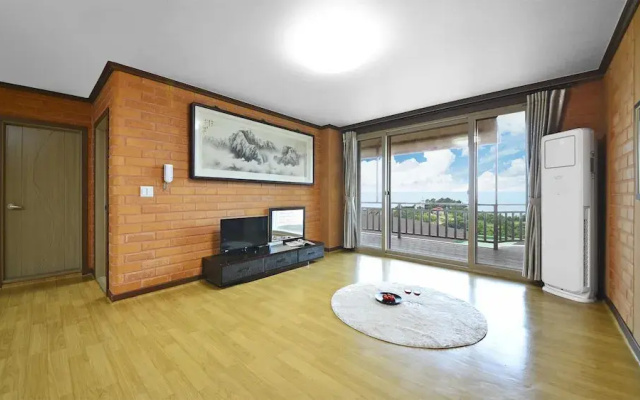 Yeosu Hwangto Pension