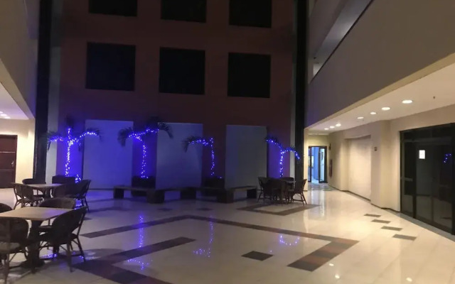 Flats Iate Plaza