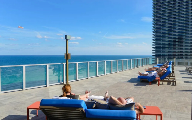 Fantastic 2BR Condo at Hollywood