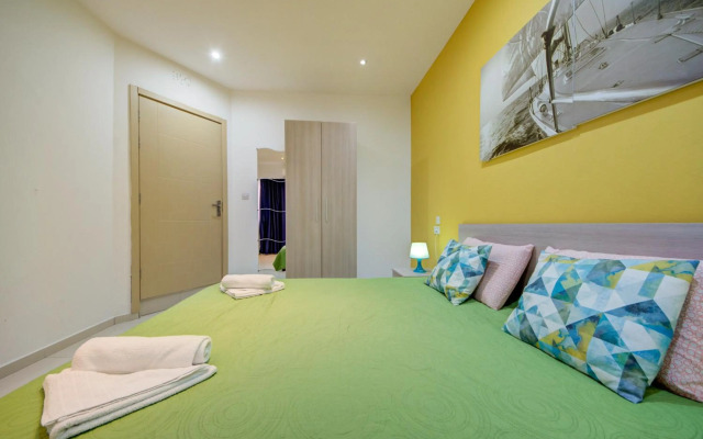 Sliema Ferries 2-bedroom Apt with views