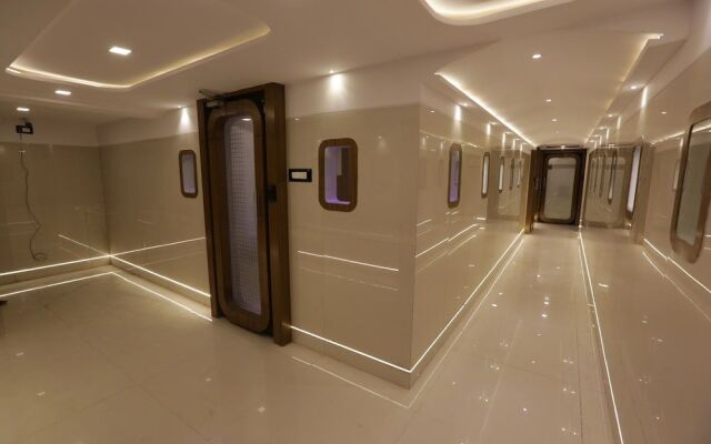 Qubestay Airport Capsule Hotel & Hostel