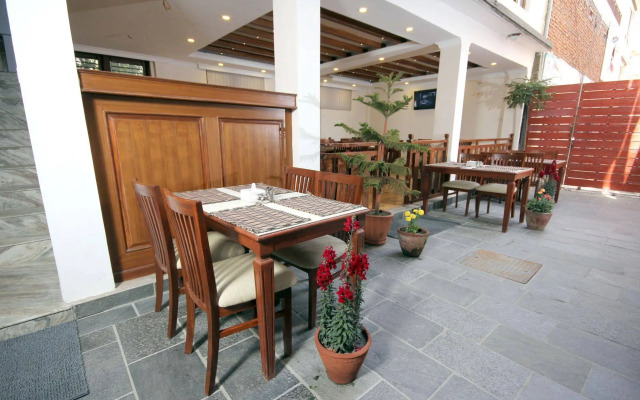 Hotel Holiday House