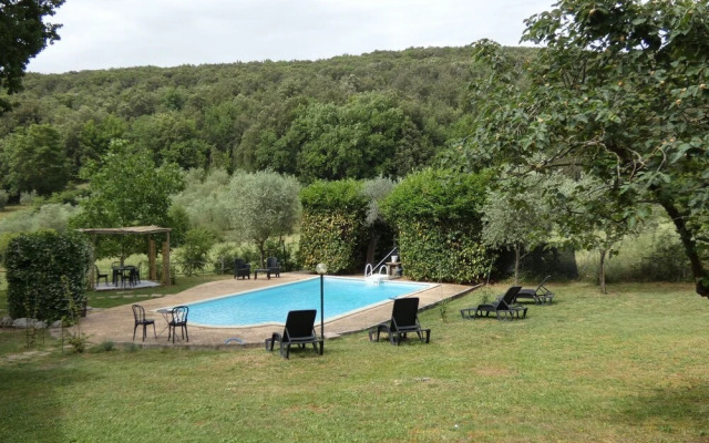 Scappo In Umbria, La Escondida
