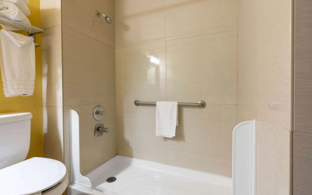 Sutton Suites Hotel