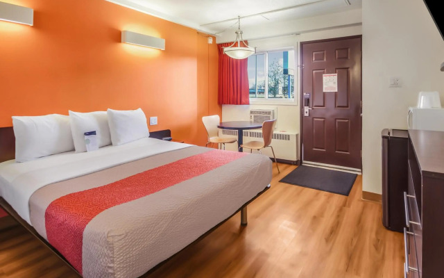 Motel 6 Lethbridge, AB