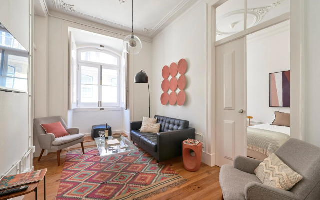 Sunny Pink Street Historical Apt, By TimeCooler