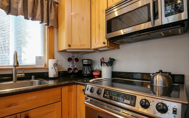 Cascades Adventure Cabin 2 Bedroom Home by NW Comfy Cabins by RedAwning