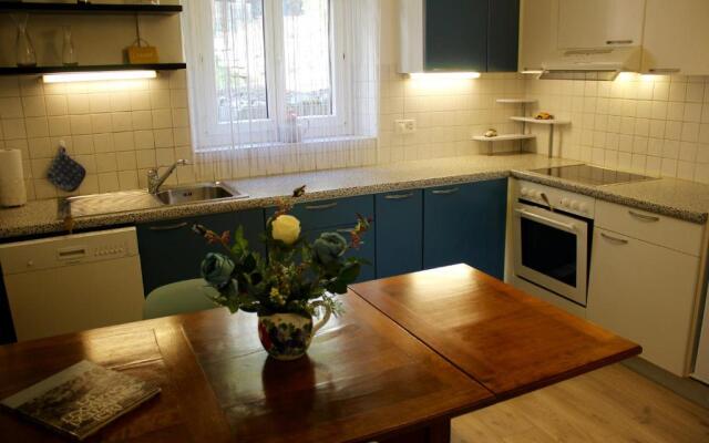 1912 - Apartment - old town