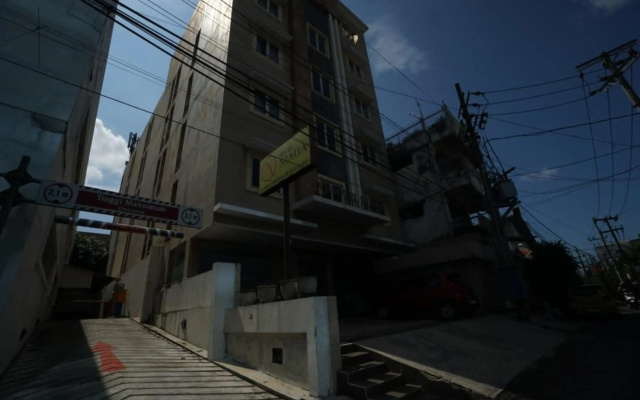 Townhouse Oak Hotel Niaga Surabaya