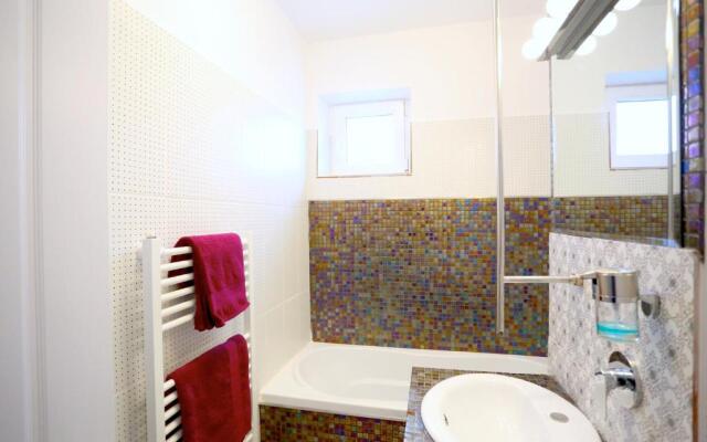 SOHO Apartment near CERONAV