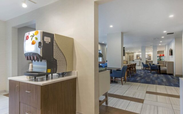Holiday Inn Express & Suites Chicago West - St Charles