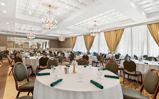 Genetti Hotel, SureStay Collection by Best Western