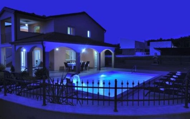 Modern Holiday Home in Novigrad With Swimming Pool