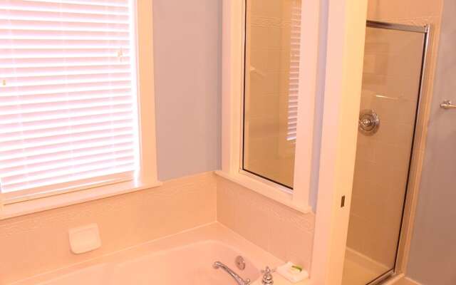 1365 Laurel Grove - 3 Br home by RedAwning