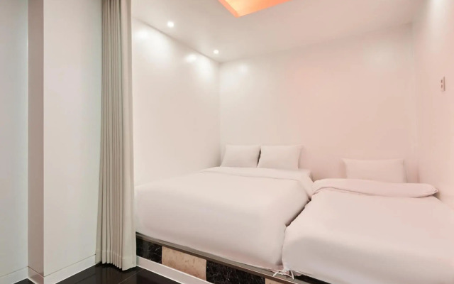 Show Hotel
