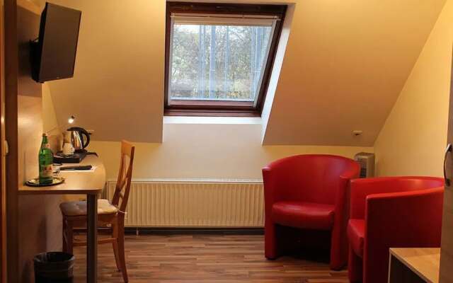 La Maison Hotel - Boardinghouse