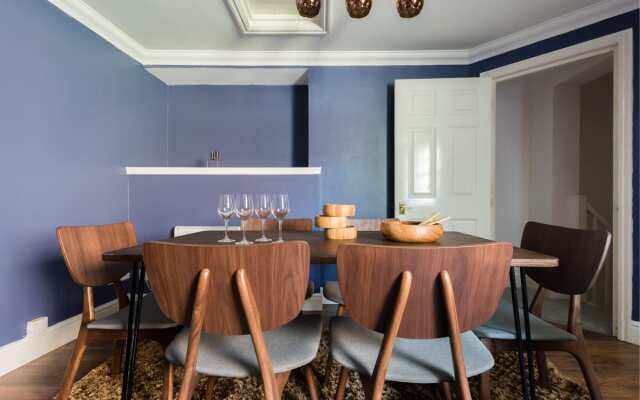 The Historic Gem - Sleek & Central 3BDR Maisonette
