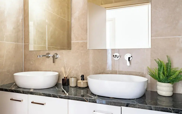 Sanders River Plaza Limassol Apartment