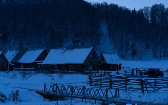 STAY·Youxin Wild Scenery Bed and Breakfast (Hemu Scenic Area Branch) — 4-star hotel in Altay