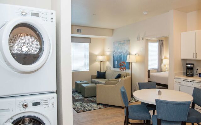 Soka Suites Dallas - Las Colinas