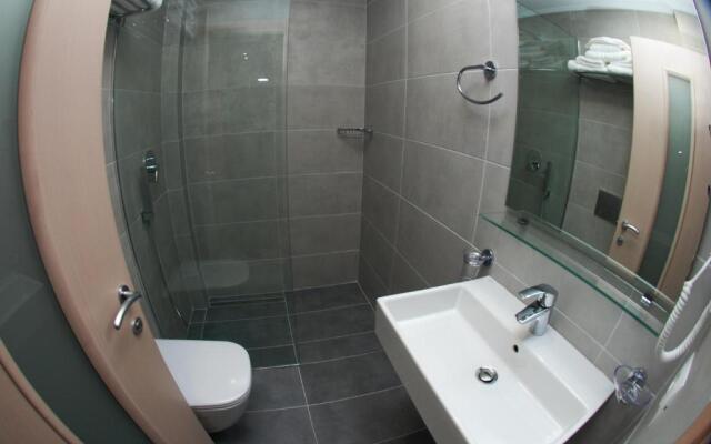 Hotel Ari 2 (Sarandë)