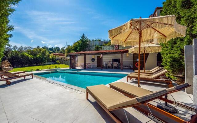 3 Roses Residence