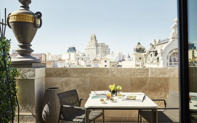 Отель Four Seasons Hotel Madrid