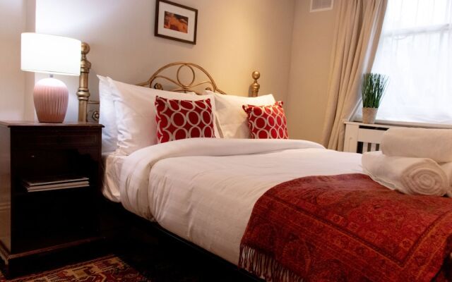 Trendy Two Bed Apartment With Private Garden