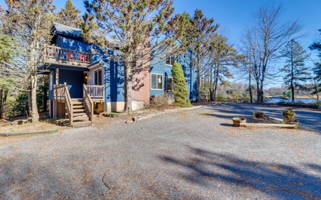 Lakefront Long Pond Retreat w/ Kayaks, Near Skiing