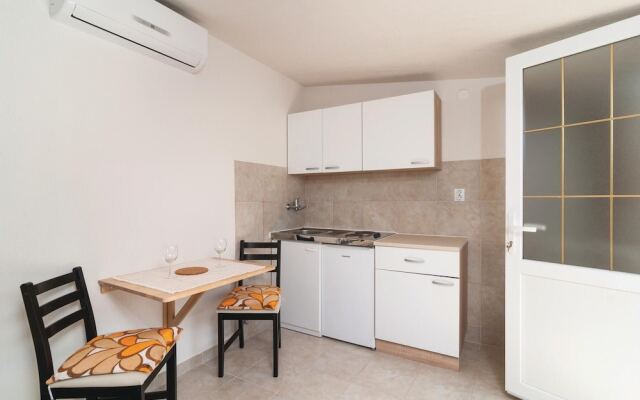 Stunning Home in Supetar With Jacuzzi, Wifi and 4 Bedrooms