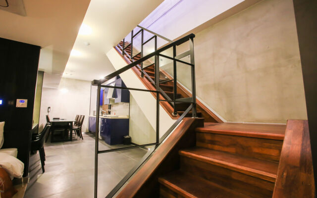 Hotel 2.4